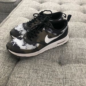 Nike Thea Sneakers